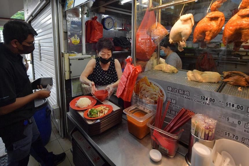 Penjual nasi ayam menaikkan harga, berencana menjual hidangan lain untuk mengatasi pasokan ayam segar yang lebih rendah