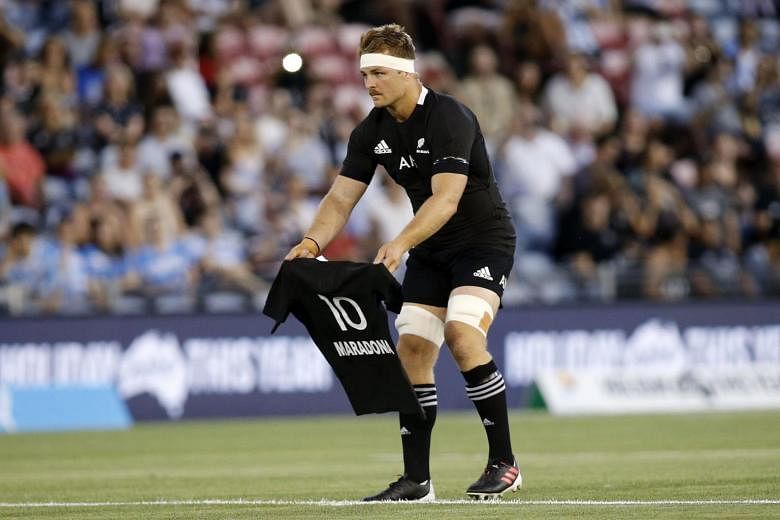 Rugby: All Blacks memberikan penghormatan kepada Maradona menjelang pertandingan Pumas; membalas dendam dengan kemenangan 38-0