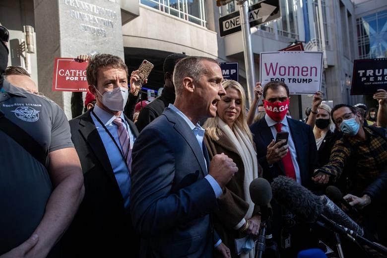 Penasihat kampanye Trump Corey Lewandowski dinyatakan positif terkena virus corona